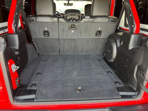 Used 2021 Jeep Wrangler Unlimited Rubicon image 16