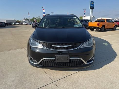 Used 2017 Chrysler Pacifica Touring-L FWD image 13