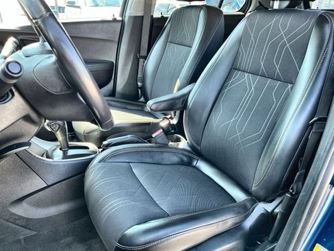 Used 2020 Chevrolet Trax LT w/ LT Convenience Package AWD/4WD image 15