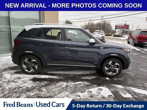 Used 2023 Hyundai Venue Limited image 4