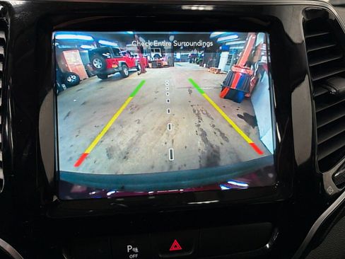 Used 2019 Jeep Cherokee Limited AWD/4WD image 24