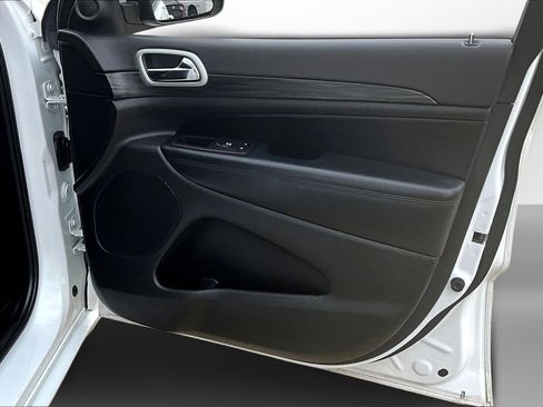 Used 2021 Jeep Grand Cherokee Laredo X image 26