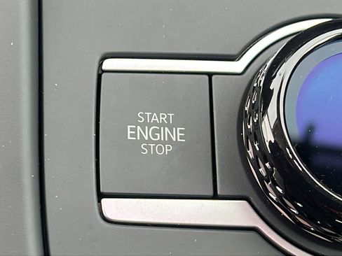 New 2026 Volkswagen Tiguan SE AWD/4WD image 17