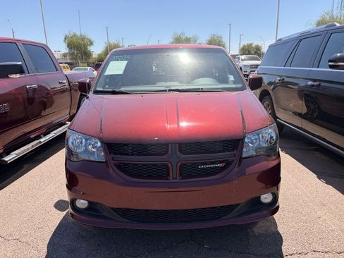 Used 2017 Dodge Grand Caravan GT FWD image 2
