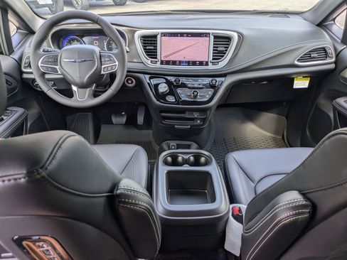 New 2026 Chrysler Pacifica Select image 22