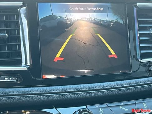 Used 2020 Chrysler Pacifica Limited FWD image 28