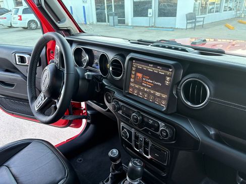 Used 2023 Jeep Wrangler Sahara image 43