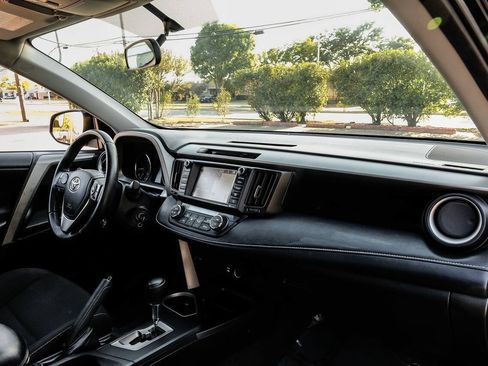 Used 2016 Toyota RAV4 XLE FWD image 19