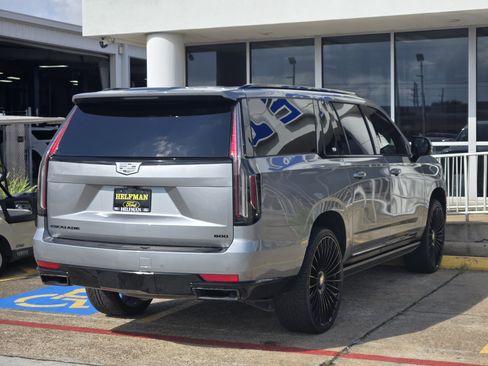 Used 2023 Cadillac Escalade ESV Sport w/ LPO, ONYX Package image 3