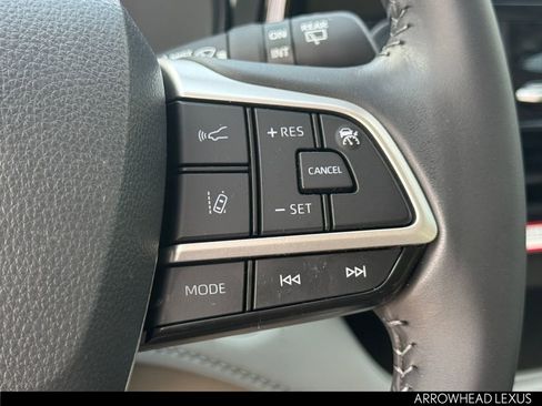 Used 2024 Toyota Highlander LE FWD image 15