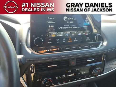 Used 2021 Nissan Rogue Platinum FWD image 17