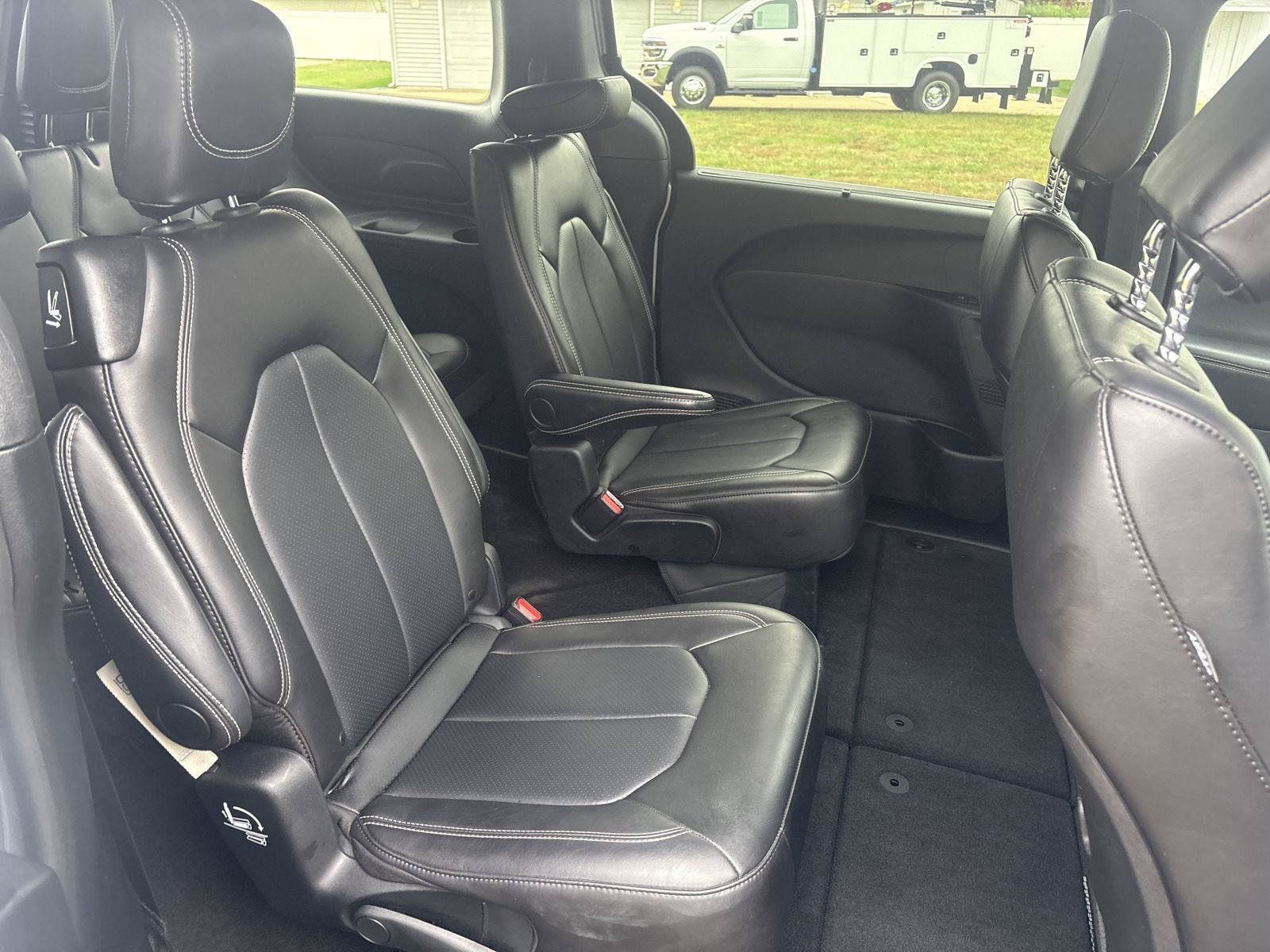 Used 2026 Chrysler Pacifica Select FWD image 14