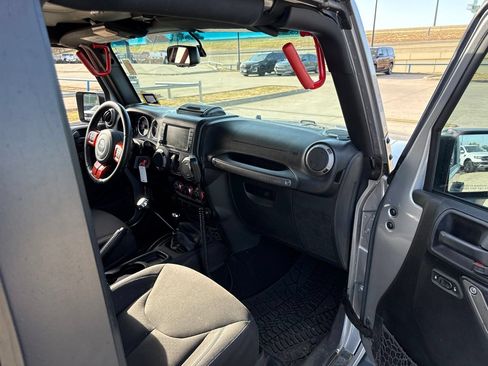 Used 2016 Jeep Wrangler Sport w/ Quick Order Package 23S AWD/4WD image 11