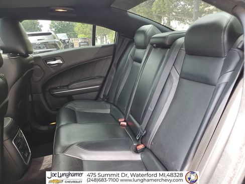 Used 2017 Dodge Charger SXT w/ AWD Premium Group image 28