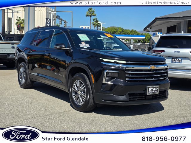 Used 2026 Chevrolet Traverse LT FWD image 1