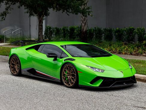 Used 2018 Lamborghini Huracan Performante AWD/4WD image 14