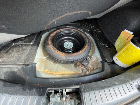 Used 2011 MAZDA MAZDA3 i Touring FWD image 26