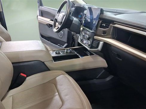 Used 2024 Ford Expedition Limited image 14