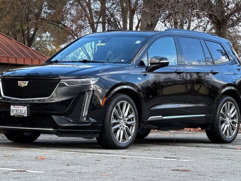 Used 2021 Cadillac XT6 Sport w/ Platinum Package image 9