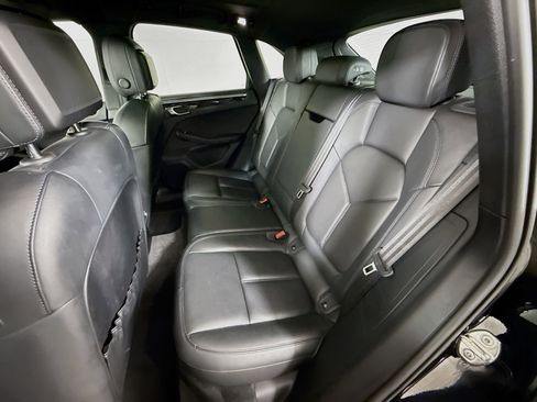 Certified 2023 Porsche Macan AWD/4WD image 21