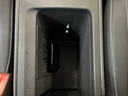 Certified 2025 Volkswagen Tiguan SE image 15