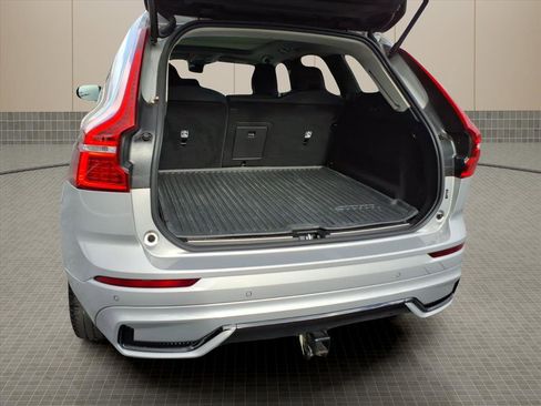 Used 2024 Volvo XC60 B5 Plus image 25