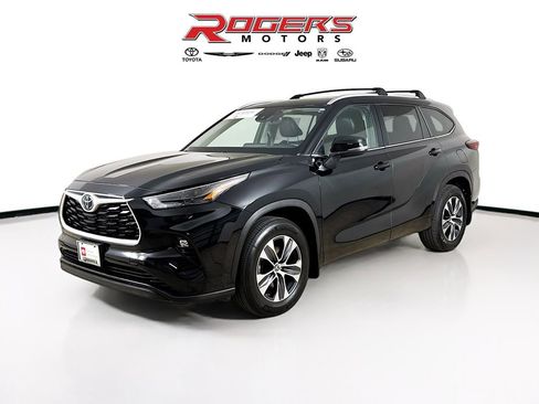 Certified 2024 Toyota Highlander XLE AWD/4WD image 8