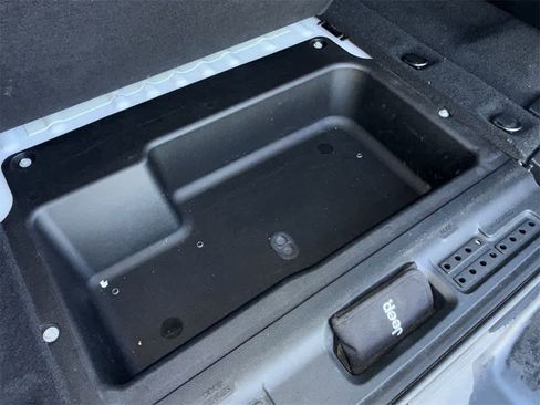 Used 2018 Jeep Wrangler Unlimited Sport S image 19