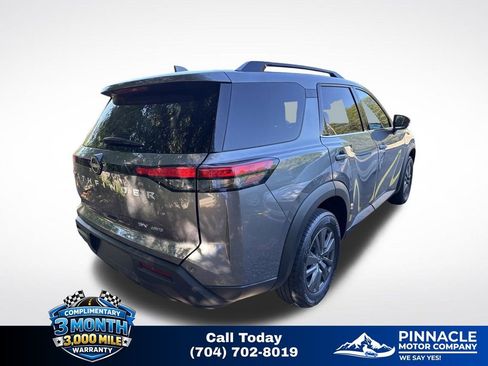 Used 2024 Nissan Pathfinder SV AWD/4WD image 5