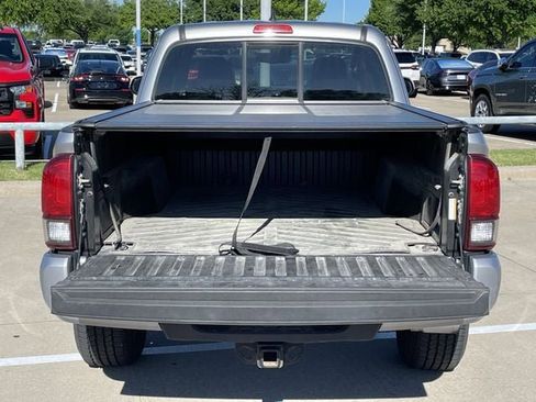 Used 2018 Toyota Tacoma TRD Sport image 28