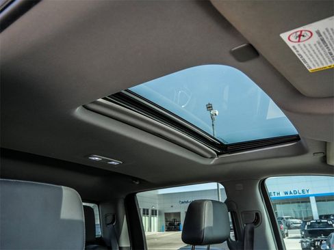 Used 2020 Chevrolet Silverado 2500 LTZ w/ LTZ Premium Package image 18