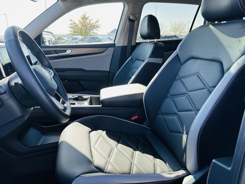 Used 2024 Volkswagen Atlas Peak Edition SEL image 21