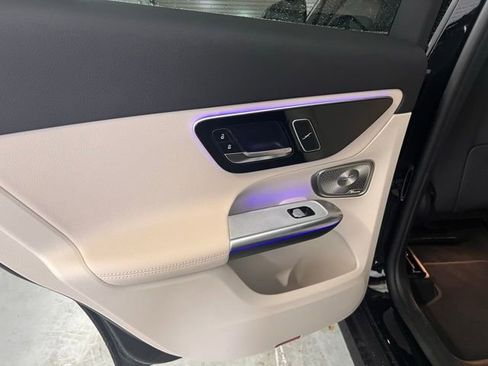 Used 2025 Mercedes-Benz GLC 350e 4MATIC image 15