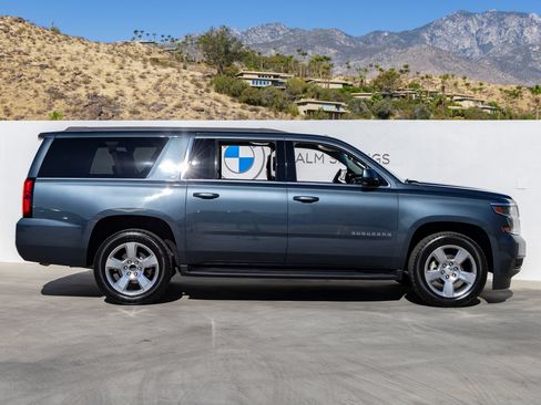 Used 2019 Chevrolet Suburban LT w/ Luxury Package AWD/4WD image 6