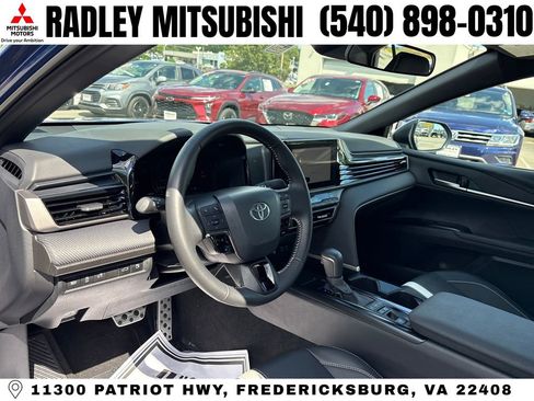 Used 2025 Toyota Camry SE FWD image 4