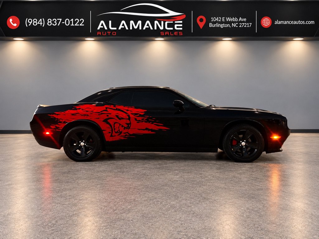 Used 2015 Dodge Challenger SXT RWD image 13
