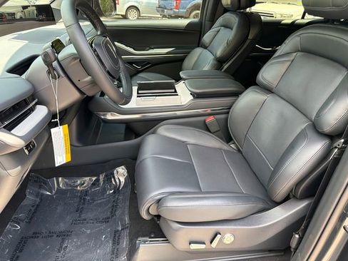 New 2026 Lincoln Navigator Reserve AWD/4WD image 10