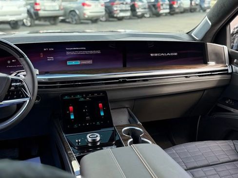 Used 2026 Cadillac Escalade Platinum Sport w/ LPO, Floor Liner Package image 29