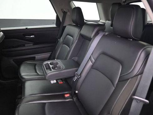 Used 2023 Nissan Pathfinder SL AWD/4WD image 25