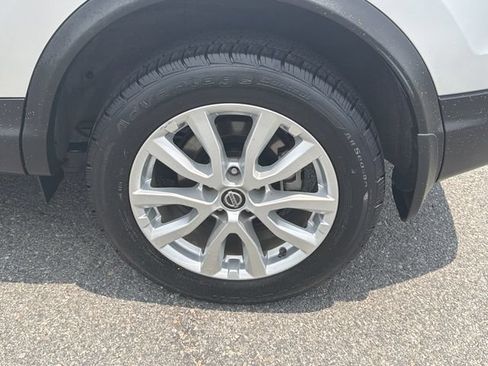 Used 2020 Nissan Rogue Sport SV FWD image 18