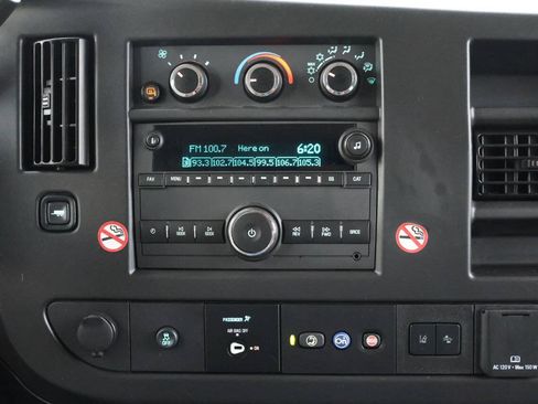 Used 2025 Chevrolet Express 3500 LT w/ LT Preferred Equipment Group RWD image 20