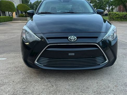 Used 2017 Toyota Yaris iA image 2