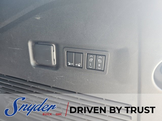 Used 2023 Chevrolet Suburban High Country AWD/4WD image 39