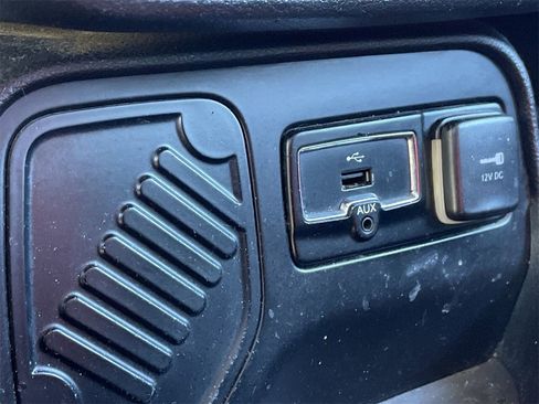 Used 2017 Jeep Renegade Sport w/ Power & Air Group image 27