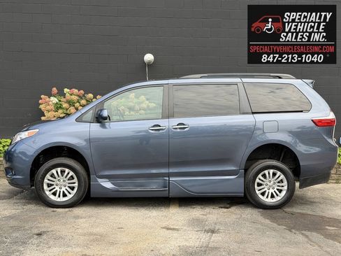 Used 2015 Toyota Sienna XLE FWD image 7
