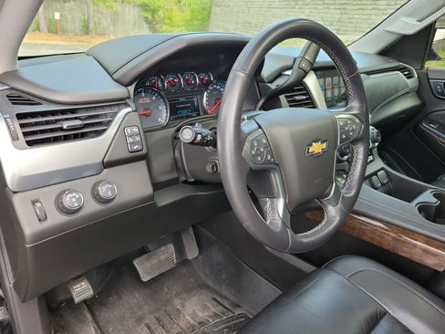 Used 2018 Chevrolet Tahoe LT image 3