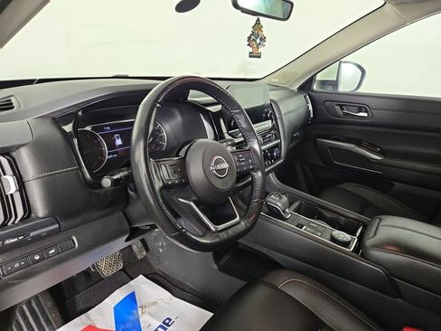 Used 2024 Nissan Pathfinder SL w/ SL Premium Package image 15