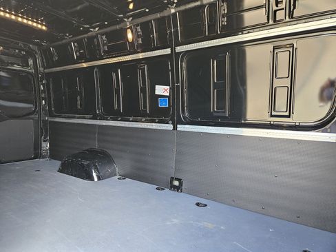 Used 2024 Mercedes-Benz Sprinter 3500 image 32