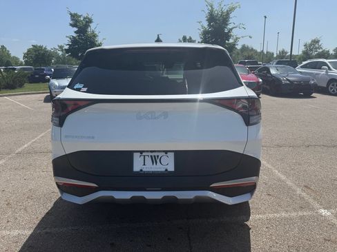 Used 2023 Kia Sportage LX FWD image 6