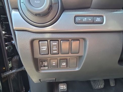 Used 2023 Nissan Titan PRO-4X w/ Pro-4x Convenience Package AWD/4WD image 30
